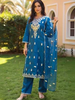 Women Ethnic Motifs Embroidered Thread Work Kurta with Trousers & Dupatta 2