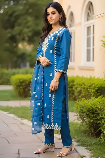 Women Ethnic Motifs Embroidered Thread Work Kurta with Trousers & Dupatta