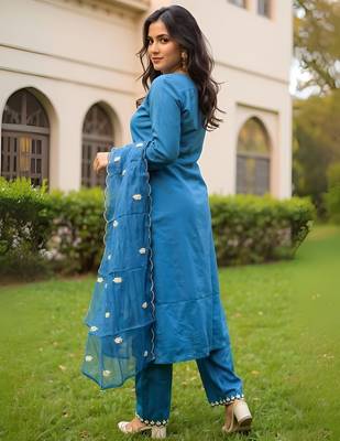 Women Ethnic Motifs Embroidered Thread Work Kurta with Trousers & Dupatta 6