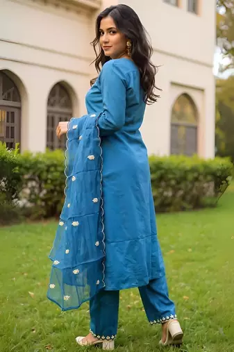 Women Ethnic Motifs Embroidered Thread Work Kurta with Trousers & Dupatta