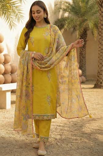 Women Floral Embroidered Regular Sequinned Kurta with Trousers & With Dupatta