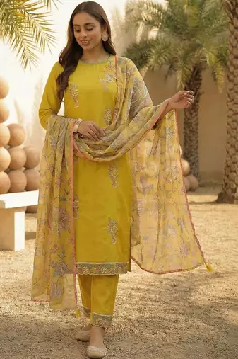 Women Floral Embroidered Regular Sequinned Kurta with Trousers & With Dupatta