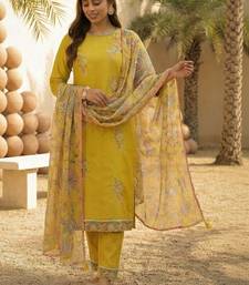 Women Floral Embroidered Regular Sequinned Kurta with Trousers & With Dupatta