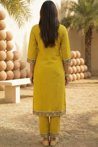Women Floral Embroidered Regular Sequinned Kurta with Trousers & With Dupatta