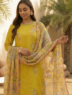 Women Floral Embroidered Regular Sequinned Kurta with Trousers & With Dupatta 4