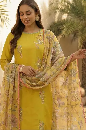 Women Floral Embroidered Regular Sequinned Kurta with Trousers & With Dupatta