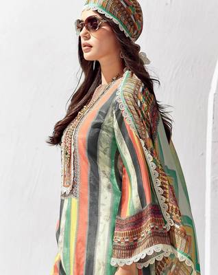 Women Printed Regular Kurta Trousers With Dupatta 5