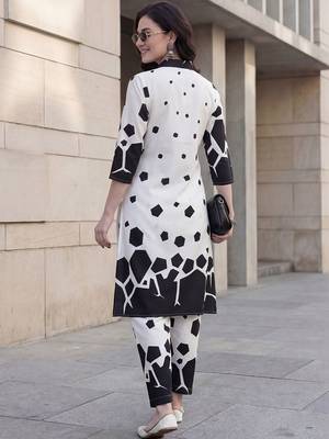 Women Printed Regular Pure Cotton Kurta with Palazzos 4