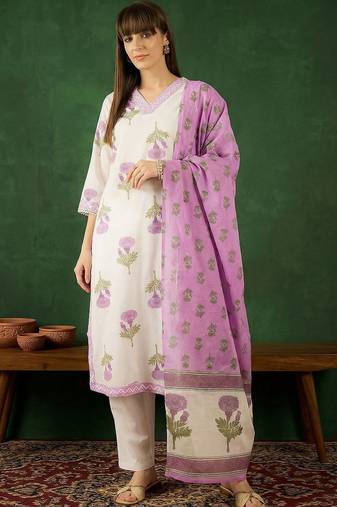 Women Floral Printed Regular Thread Work  Cotton Kurta with Trousers & With Dupatta