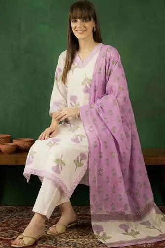 Women Floral Printed Regular Thread Work Pure Cotton Kurta with Trousers & With Dupatta