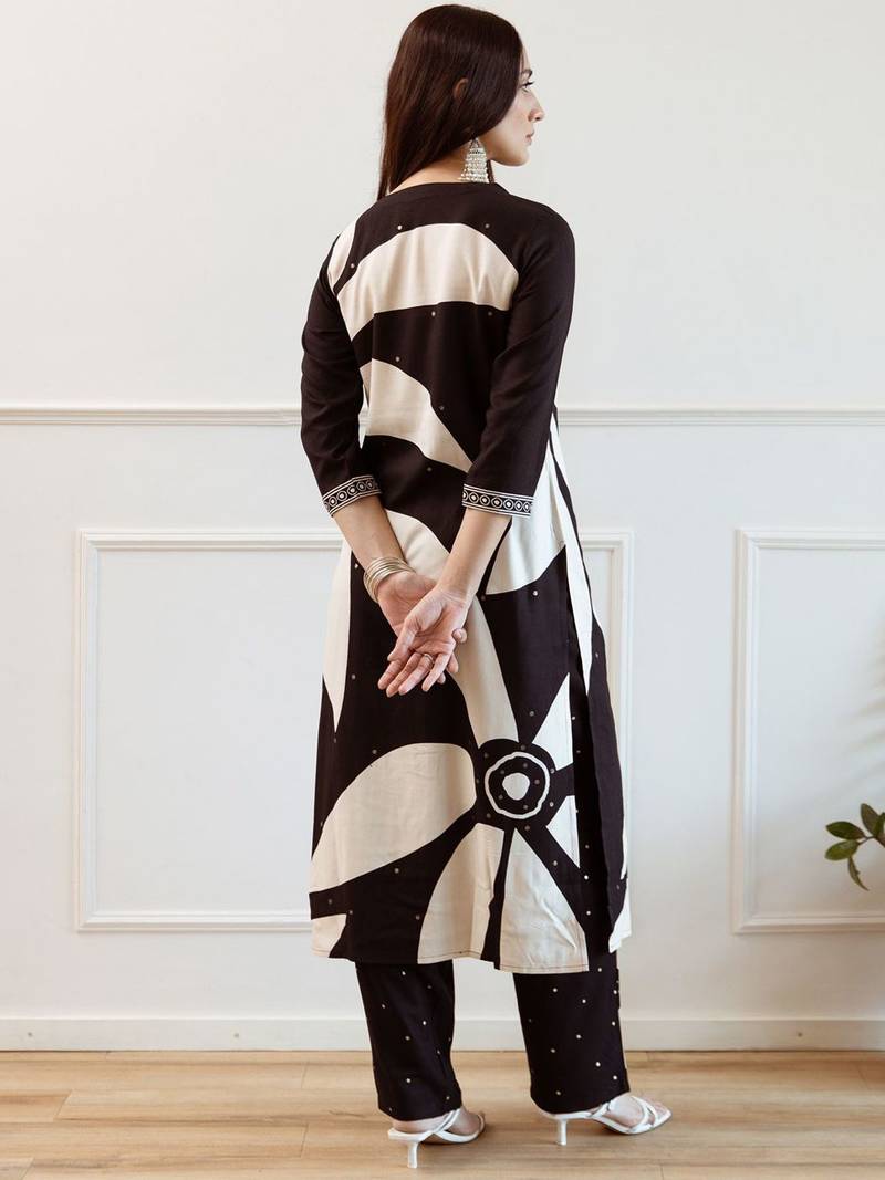 Women Floral Printed Regular Kurta with Trousers