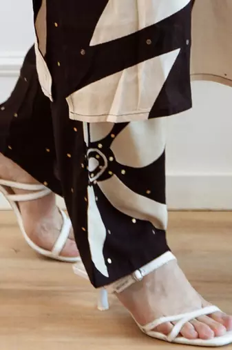 Women Floral Printed Regular Kurta with Trousers