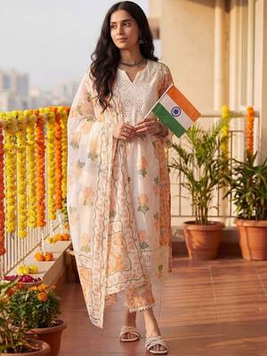 Women Floral Printed Regular Thread Work Pure Cotton Kurta with Trousers & With Dupatta 1
