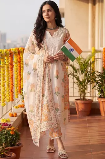 Women Floral Printed Regular Thread Work Pure Cotton Kurta with Trousers & With Dupatta