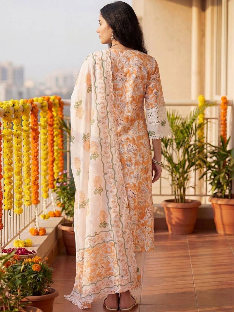 Women Floral Printed Regular Thread Work Pure Cotton Kurta with Trousers & With Dupatta