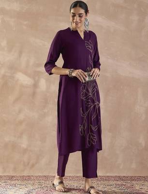 Floral Embroidered Mandarin Collar Thread Work Straight Kurta With Trousers 1