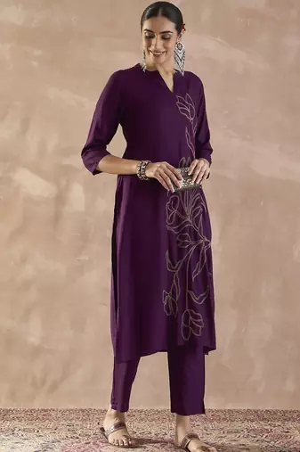 Floral Embroidered Mandarin Collar Thread Work Straight Kurta With Trousers