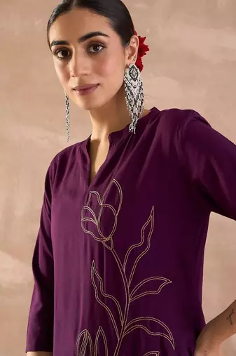 Floral Embroidered Mandarin Collar Thread Work Straight Kurta With Trousers