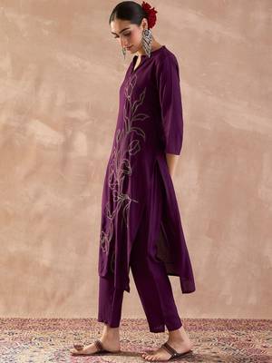 Floral Embroidered Mandarin Collar Thread Work Straight Kurta With Trousers 3