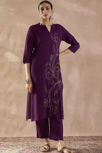 Floral Embroidered Mandarin Collar Thread Work Straight Kurta With Trousers