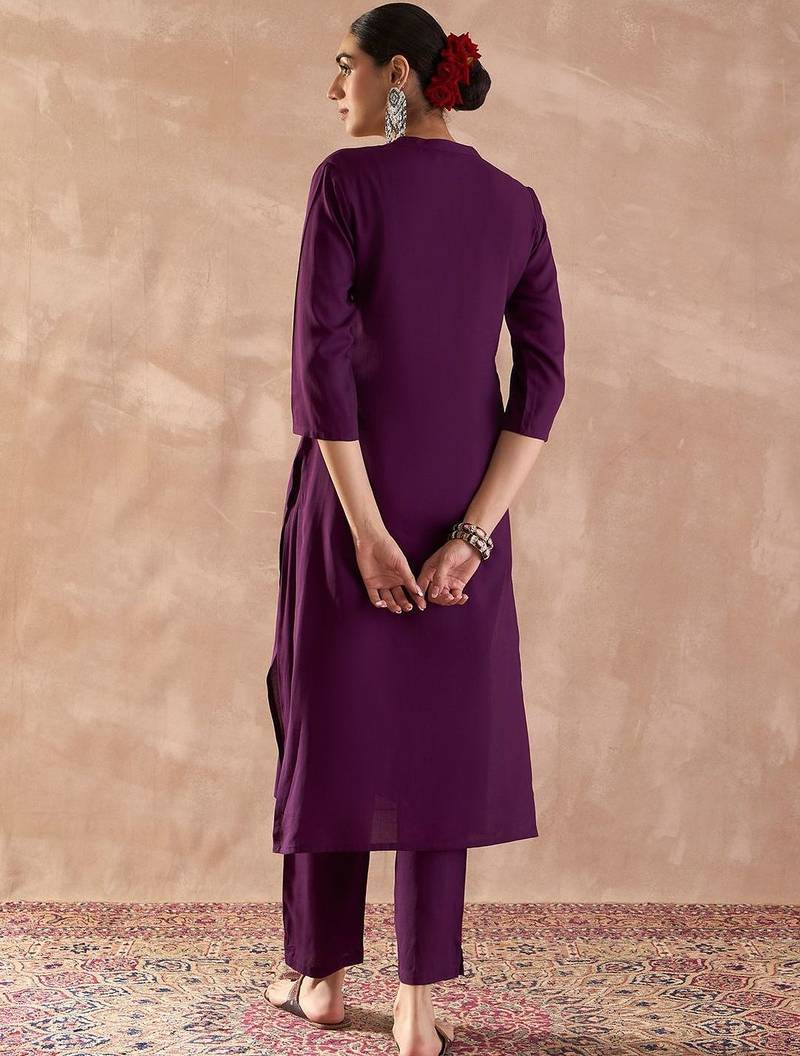 Floral Embroidered Mandarin Collar Thread Work Straight Kurta With Trousers