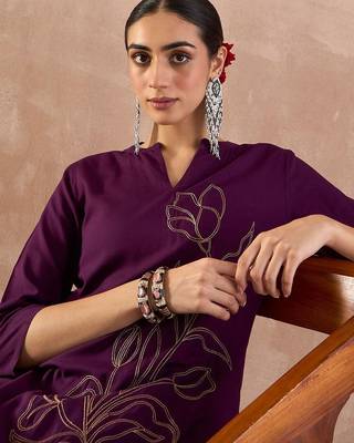 Floral Embroidered Mandarin Collar Thread Work Straight Kurta With Trousers 6