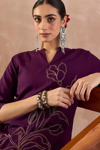 Floral Embroidered Mandarin Collar Thread Work Straight Kurta With Trousers