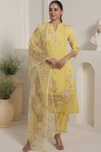 Women Floral Embroidered Regular Thread Work Kurta with Trousers & With Dupatta