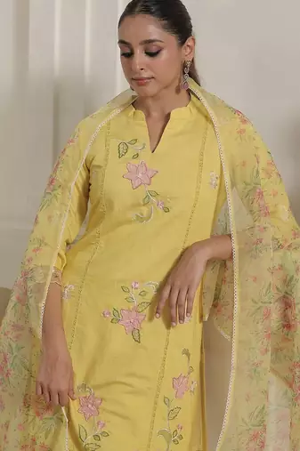 Women Floral Embroidered Regular Thread Work Kurta with Trousers & With Dupatta