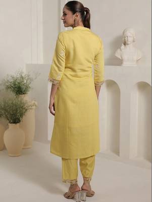 Women Floral Embroidered Regular Thread Work Kurta with Trousers & With Dupatta 3