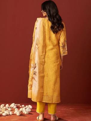 Women Floral Embroidered Cotton Kurta with Trousers & Dupatta 4