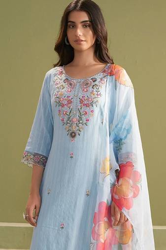 Women Ethnic Motifs Embroidered Thread Work Kurta with Trousers & With Dupatta