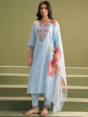 Women Ethnic Motifs Embroidered Thread Work Kurta with Trousers & With Dupatta 2