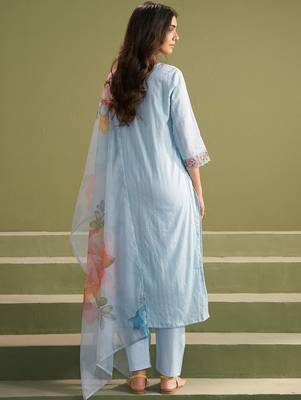 Women Ethnic Motifs Embroidered Thread Work Kurta with Trousers & With Dupatta 4