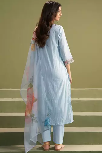Women Ethnic Motifs Embroidered Thread Work Kurta with Trousers & With Dupatta