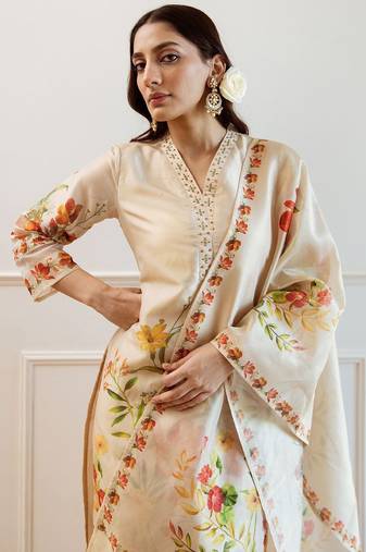 Women Floral Printed Regular Kurta with Trousers Dupatta