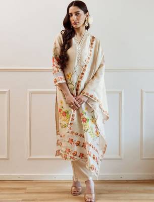 Women Floral Printed Regular Kurta with Trousers Dupatta 2