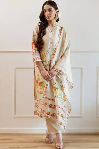 Women Floral Printed Regular Kurta with Trousers Dupatta