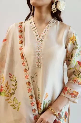 Women Floral Printed Regular Kurta with Trousers Dupatta