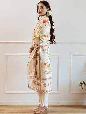 Women Floral Printed Regular Kurta with Trousers Dupatta 4