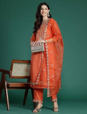 Ethnic Motifs Embroidered Gotta Patti Kurta With Trousers & Dupatta 8