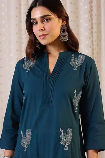 Women Ethnic Motifs Printed Pure Cotton Kurta with Trouser