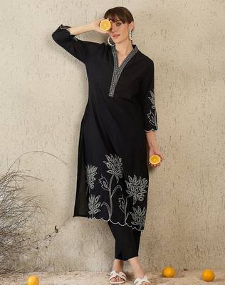 Women Floral Embroidered V-Neck Thread Work Pure Cotton Kurta with Trousers 1