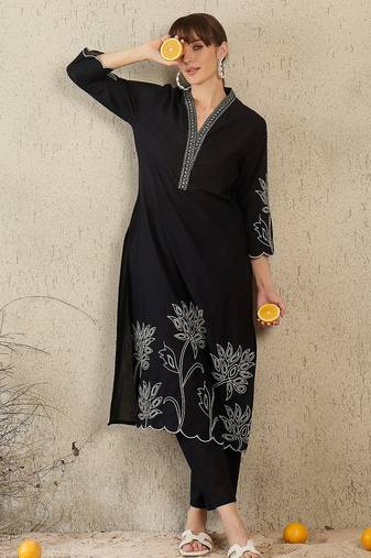 Women Floral Embroidered V-Neck Thread Work Pure Cotton Kurta with Trousers
