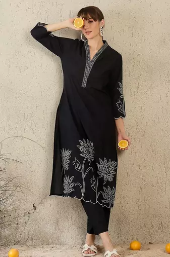 Women Floral Embroidered V-Neck Thread Work Pure Cotton Kurta with Trousers