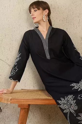 Women Floral Embroidered V-Neck Thread Work Pure Cotton Kurta with Trousers