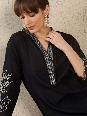 Women Floral Embroidered V-Neck Thread Work Pure Cotton Kurta with Trousers 3