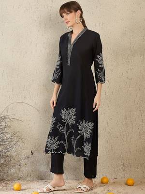 Women Floral Embroidered V-Neck Thread Work Pure Cotton Kurta with Trousers 5