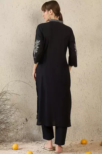 Women Floral Embroidered V-Neck Thread Work Pure Cotton Kurta with Trousers