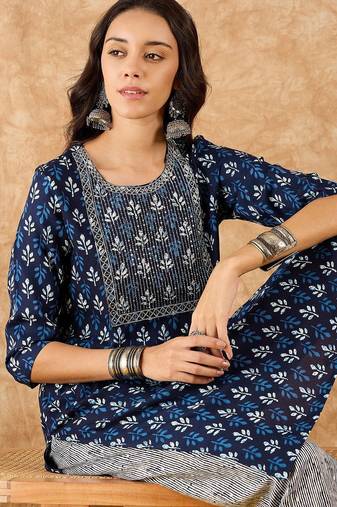 Ethnic Motifs Printed Straight Sequinned Kurta with Trousers